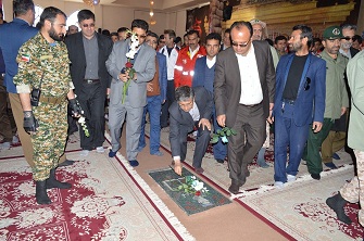 غبار روبی و عطرافشانی گلزار شهدا یاسوج 