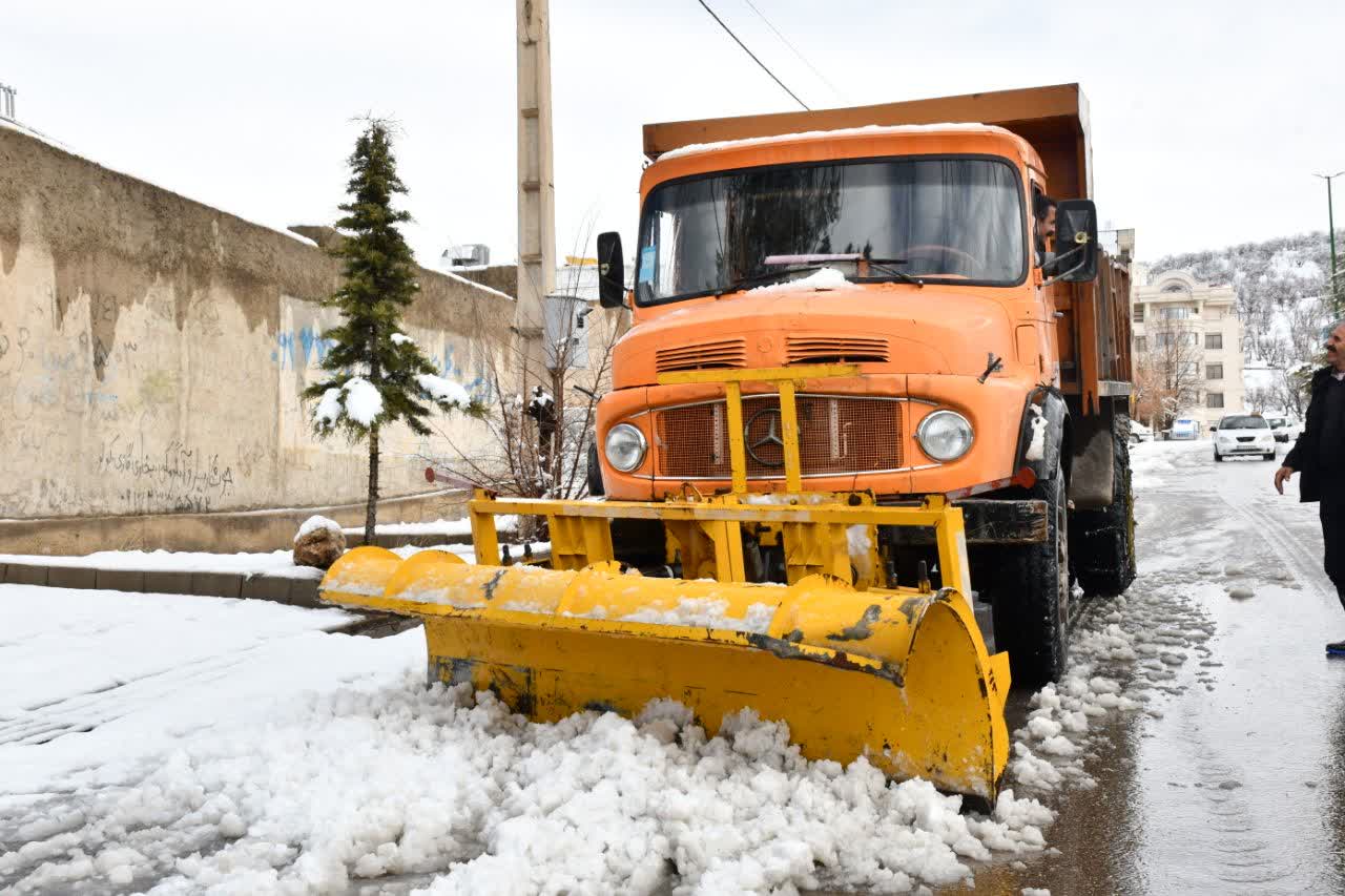 خدمات شبانه روزی شهرداری در ایام بارش برف