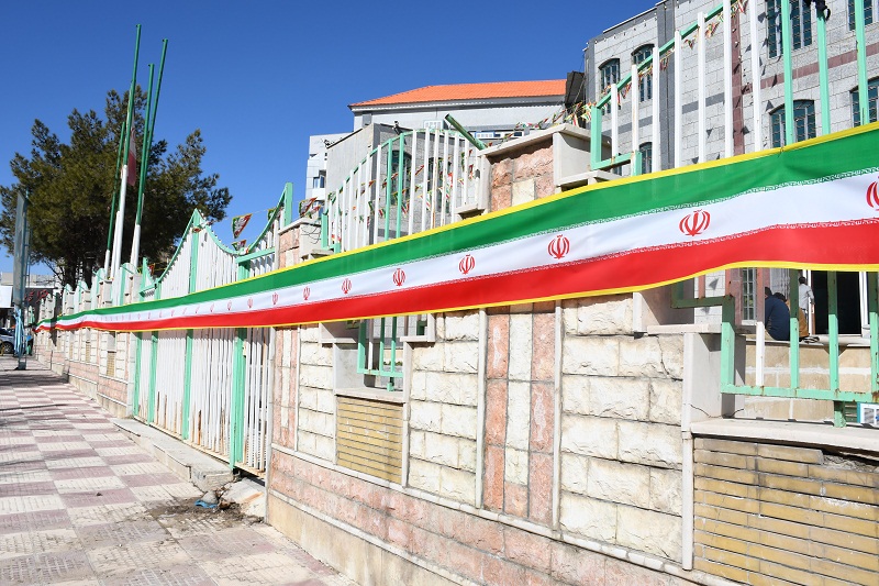 آذین بندی میادین شهر یاسوج به مناسبت دهه فجر