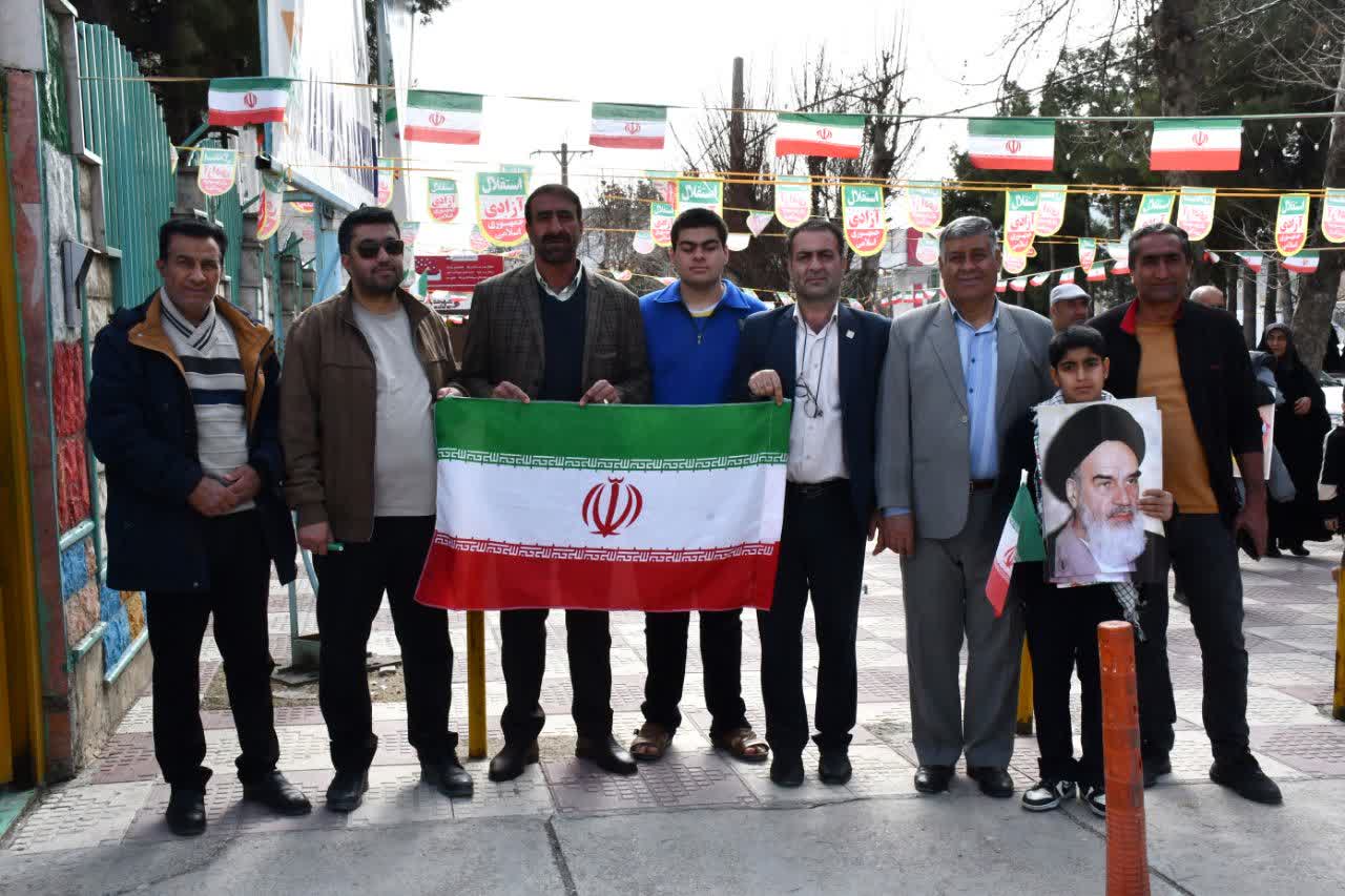 حضور شهردار و پرسنل شهرداری در راهپیمایی 22 بهمن